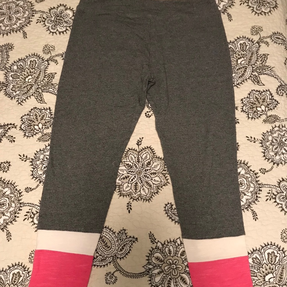 SO cute! Sundry color block yoga pants L